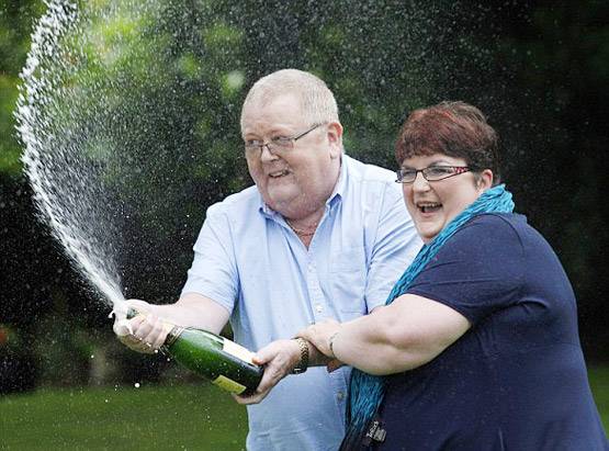 एक टिकट खरीदा और लॉटरी में जीत गया पूरे 1110 करोड़ रुपये