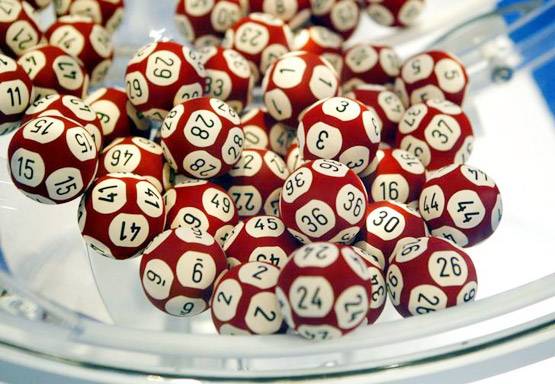 एक टिकट खरीदा और लॉटरी में जीत गया पूरे 1110 करोड़ रुपये