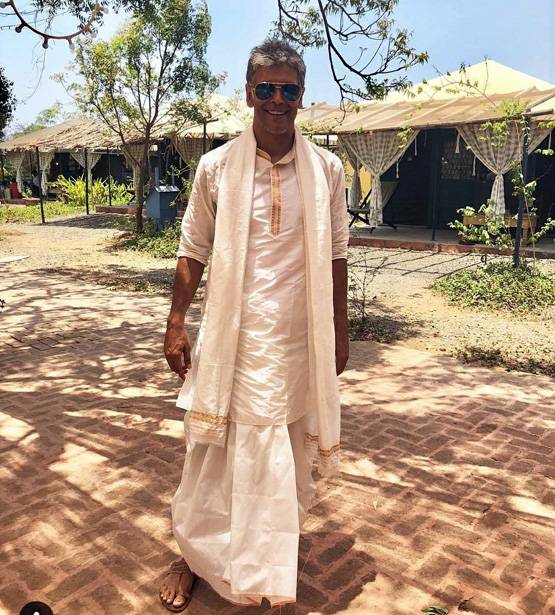 PHOTOS: 25 साल छोटी गर्लफ्रेंड संग 52 के मिलिंद सोमन के सात फेरे