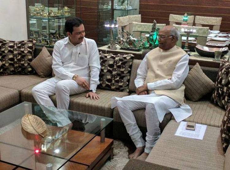 रॉलेक्स घड़ी, मर्सिडीज कार: ऐसी है शिवराज के संत मंत्री की लाइफ