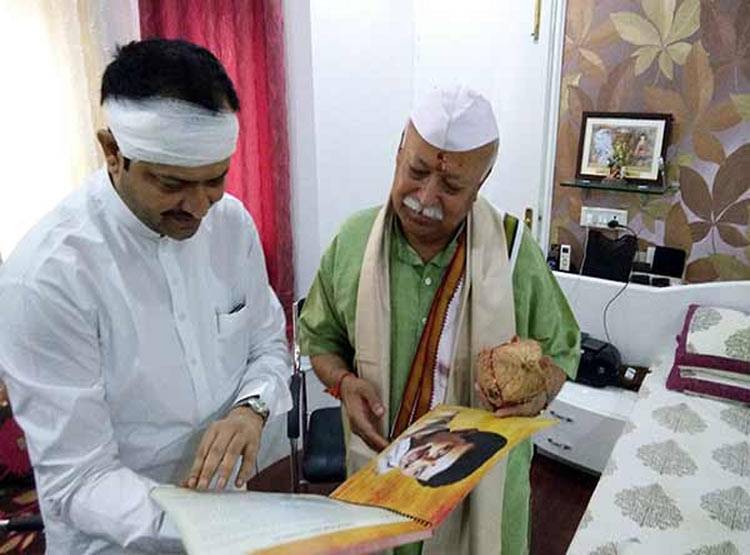 रॉलेक्स घड़ी, मर्सिडीज कार: ऐसी है शिवराज के संत मंत्री की लाइफ