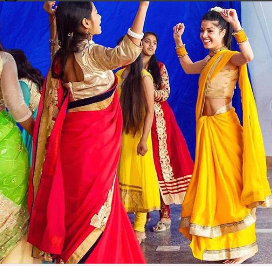 हॉलीवुड की जानी मानी एक्ट्रेस ने यूपी के बच्चे को लिया गोद