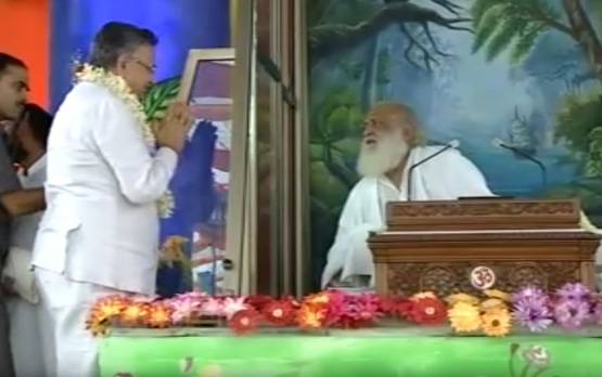 सबसे रसूखदार संत था आसाराम, मोदी-वाजपेयी सहित ये नेता थे भक्त