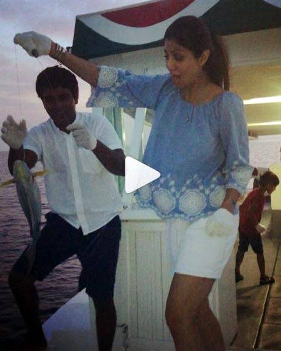 शि‍ल्पा ने उतारी शाहरुख की नकल!, बिकिनी फोटो की पोस्ट