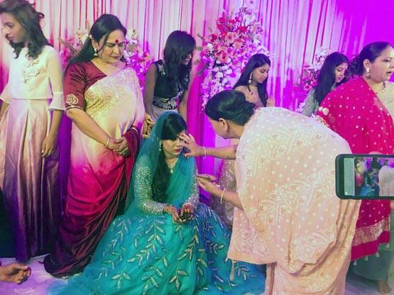 ऐश्वर्या के चेहरे पर नज़ाकत, सगाई में नर्वस दिखे तेजप्रताप