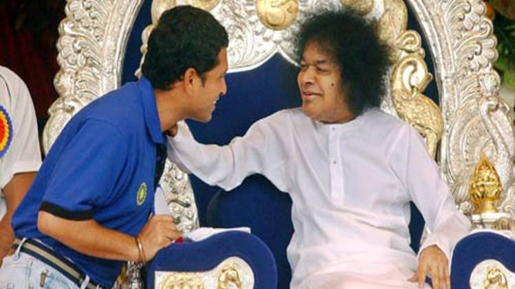 ये थे सचिन के धार्मिक गुरु, तेंदुलकर के बर्थडे पर ही हुआ निधन - Trending AajTak