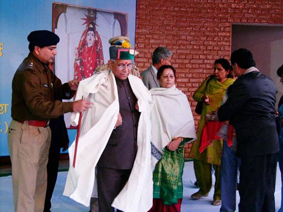 इस पूर्व जस्‍ट‍िस को मिली VHP की कमान, तोगड़िया के दल को हराया