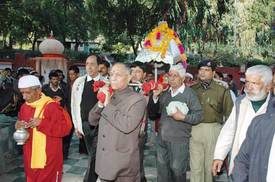 इस पूर्व जस्‍ट‍िस को मिली VHP की कमान, तोगड़िया के दल को हराया