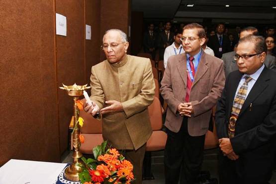 इस पूर्व जस्‍ट‍िस को मिली VHP की कमान, तोगड़िया के दल को हराया