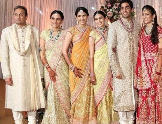 बेटे-होने वाली बहू संग बद्रीनाथ पहुंचे मुकेश अंबानी, PHOTOS