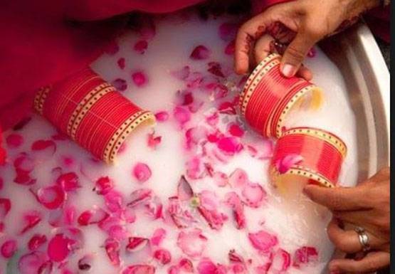 दुल्हन के लिबास में सोनम, क्या फोटो में इस चीज पर गौर किया आपने?