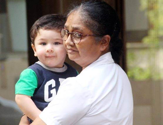 नए हेयरकट में दिखे तैमूर, मीडिया को यूं दिया पोज, PHOTOS