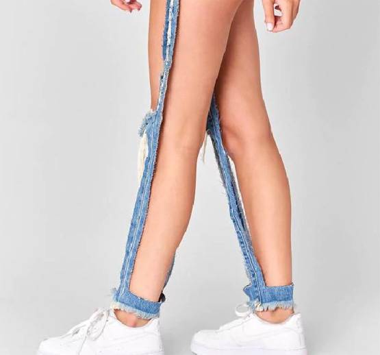 जींस के नाम पर सिर्फ जेब और कतरनें, कीमत सुन रह जाएंगे दंग