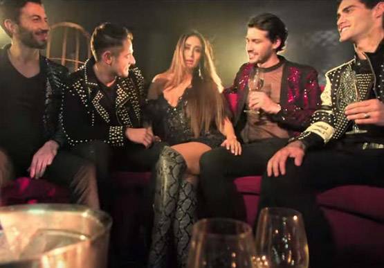 तारीफां में वुमन पावर, बोल्ड गाने में यूं दिखीं करीना और उनकी गैंग