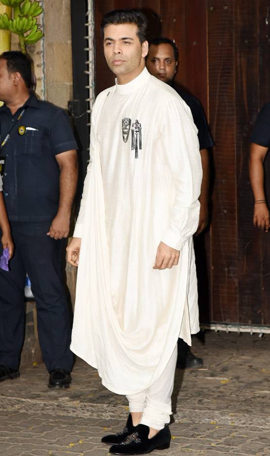 PHOTOS: सोनम के हाथों में लगी मेहंदी, ये सेलेब्स पहुंचे घर