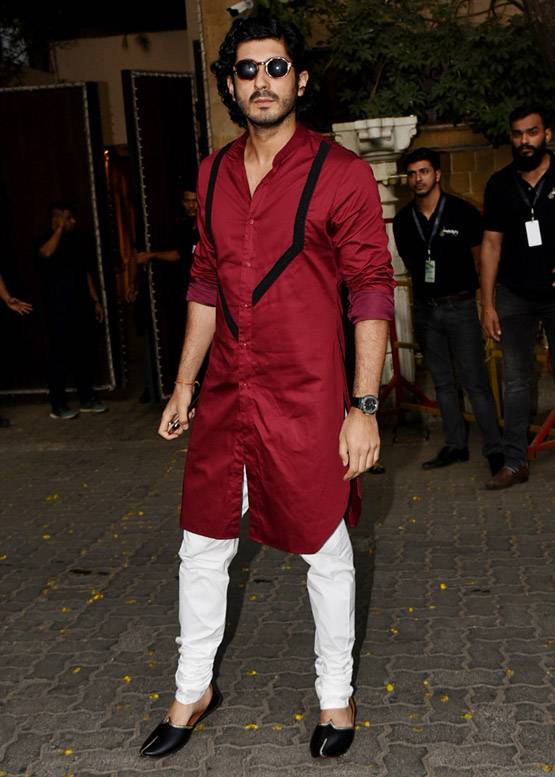 PHOTOS: सोनम के हाथों में लगी मेहंदी, ये सेलेब्स पहुंचे घर