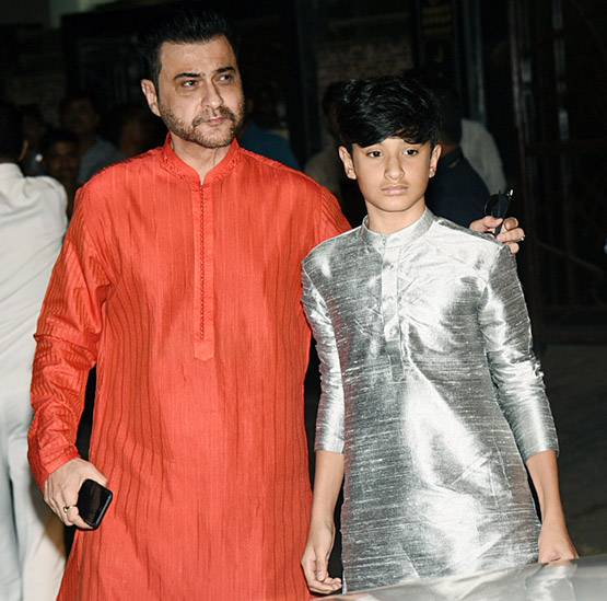 PHOTOS: सोनम के हाथों में लगी मेहंदी, ये सेलेब्स पहुंचे घर