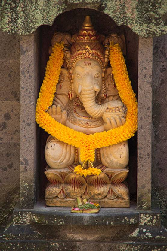 सबसे बड़ी मुस्लिम आबादी वाले देश में हिंदू धर्म का बोलबाला कैसे?