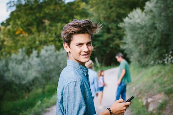 बच्चे बड़े हो जाएं तो मां-बाप भूलकर भी ना करें ये 5 गलतियां!