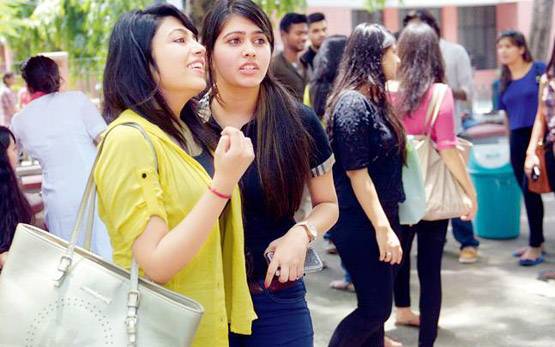 NEET: परीक्षा केंद्र में पेन-पेंसिल के अलावा इन चीजों पर भी रोक