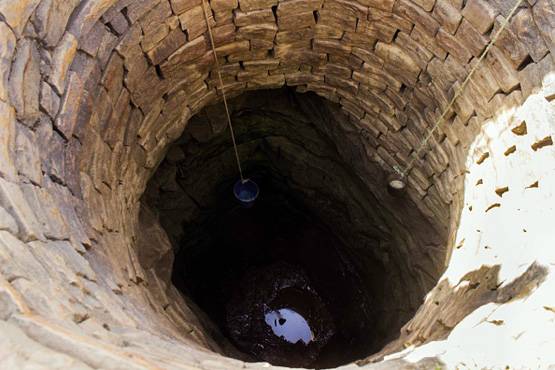 पानी खरीदने के लिए नहीं थे पैसे, 70 साल के इस शख्स ने खोदा कुआं
