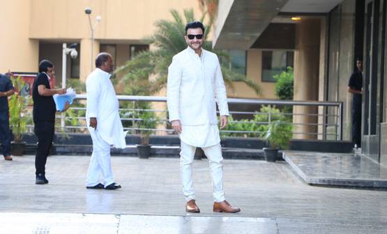 PHOTOS: सोनम के संगीत में लहंगे में पहुंचीं बहनें, ऐसी आईं नजर