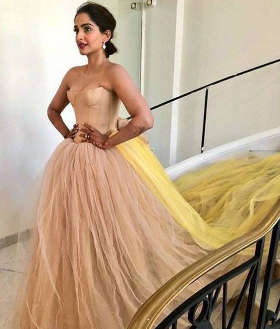 कान्स: लहंगे के बाद गाउन में सोनम, सेकेंड अपीयरेंस ने किया इंप्रेस