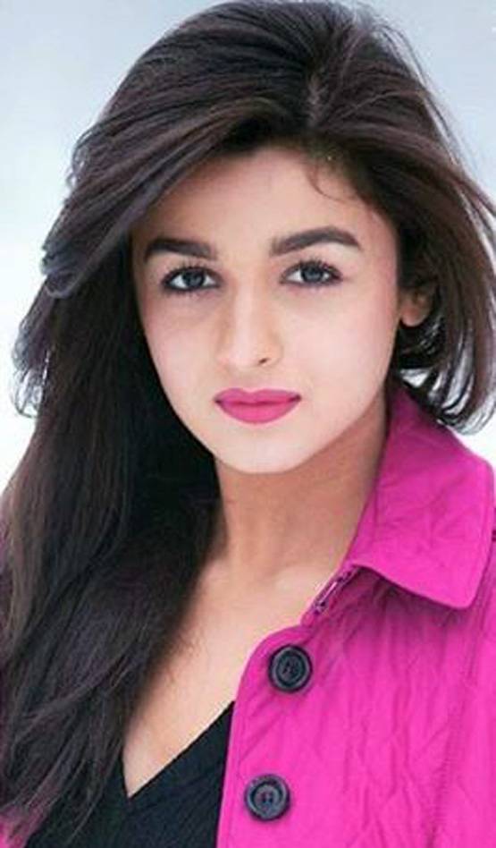 राजी में कश्मीरी लड़की बनीं आलिया, अब तक ऐसा रहा फिल्मों में लुक