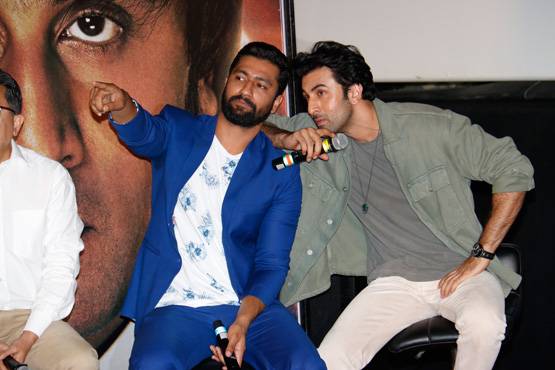 संजू के ट्रेलर लॉन्च पर दिखी सोनम-रणबीर की स्पेशल केमिस्ट्री, PHOTOS