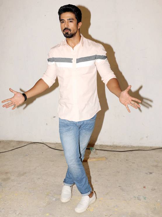 PHOTOS: जैकलीन-बॉबी देओल संग सलमान ने किया रेस 3 का  प्रमोशन