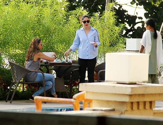 मम्मी करीना के साथ अमृता अरोड़ा के घर गए तैमूर, PHOTOS