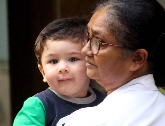 नए हेयरकट में दिखे तैमूर, मीडिया को यूं दिया पोज, PHOTOS