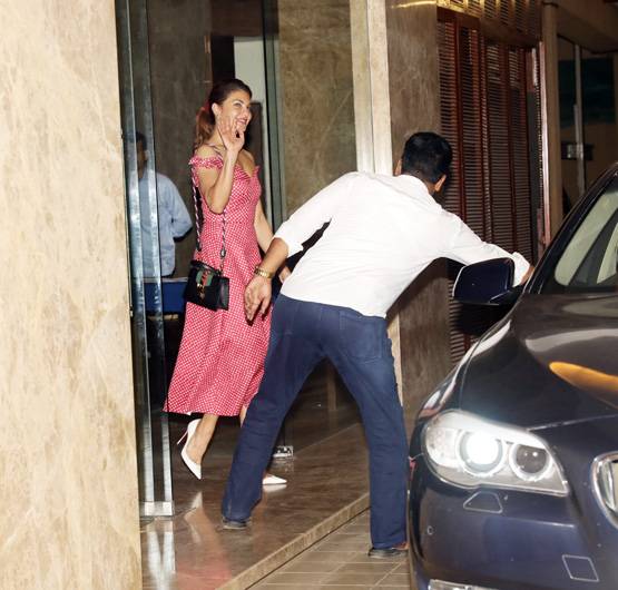 रेस 3 ट्रेलर लॉन्च के बाद जैकलीन-बॉबी संग पार्टी करने पहुंचे सलमान