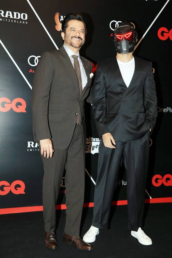 GQ इवेंट में छाया दीपिका-ऋतिक का ब्लैक एंड व्हाइट लुक, PHOTOS