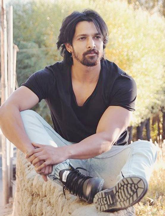 'पलटन' के डायरेक्टर जेपी दत्ता की बेटी को डेट कर रहा ये एक्टर?