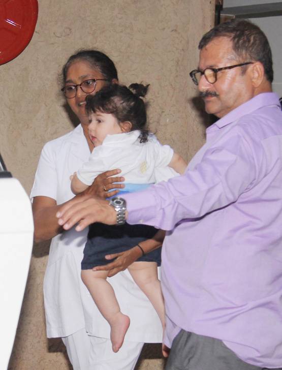 एकदम बेबी करीना की तरह लग रहे हैं तैमूर, PHOTOS