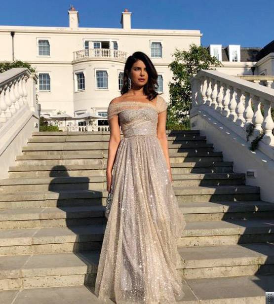 प्रिंस हैरी-मेगन की रॉयल रिसेप्शन में प्रियंका का प्रिंसेस लुक