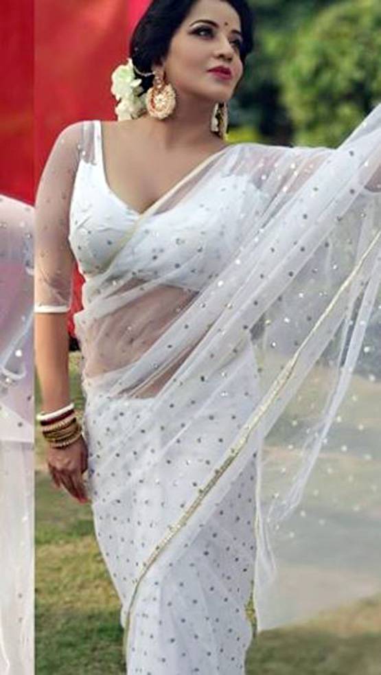 सफेद साड़ी में झूमा भाभी का बोल्ड डांस, बंगाली वेब सीरीज में मोनालिसा