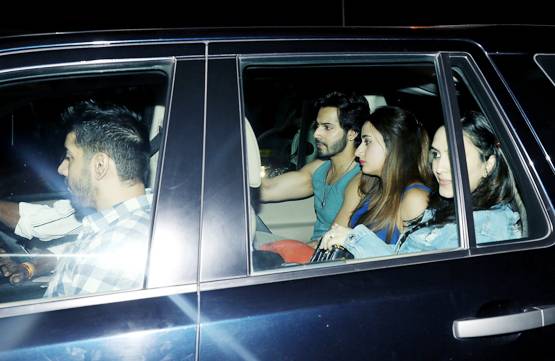 गर्लफ्रेंड और भइया-भाभी के साथ डिनर पर गए वरुण, PHOTOS