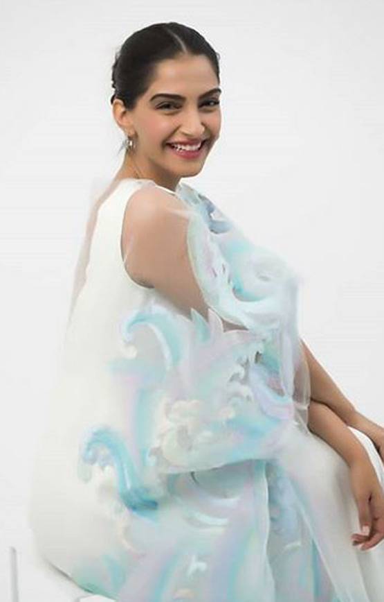 प्यार में धोखा खा चुकी हैं सोनम, बताया था सबसे खराब अनुभव