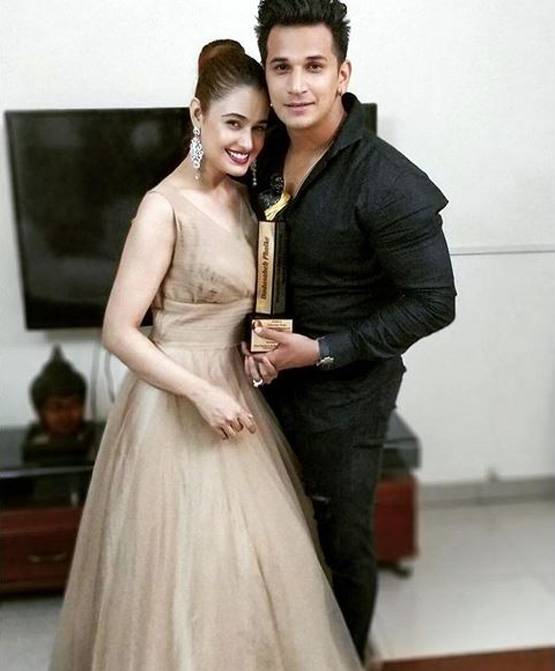 बिग बॉस कंटेस्टेंट ने बनवाया गर्लफ्रेंड के नाम का टैटू, PHOTO