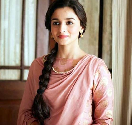 राजी में कश्मीरी लड़की बनीं आलिया, अब तक ऐसा रहा फिल्मों में लुक