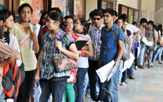 NEET: परीक्षा केंद्र में पेन-पेंसिल के अलावा इन चीजों पर भी रोक
