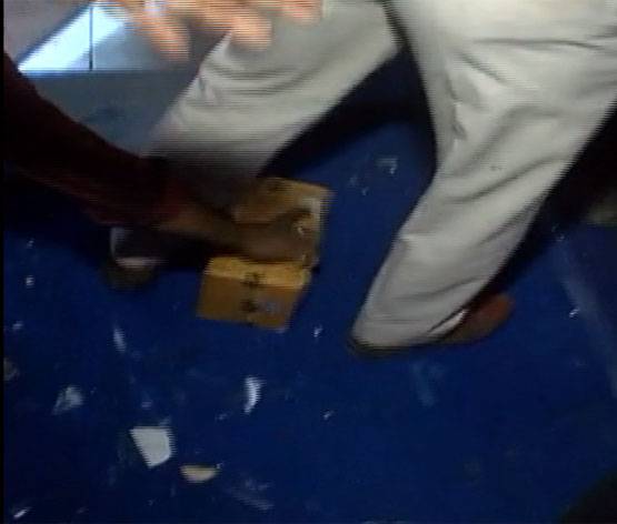 तेजप्रताप की शादी में खाने की लूट, कोल्‍डड्रिंक-आइसक्रीम पर टूटे लोग