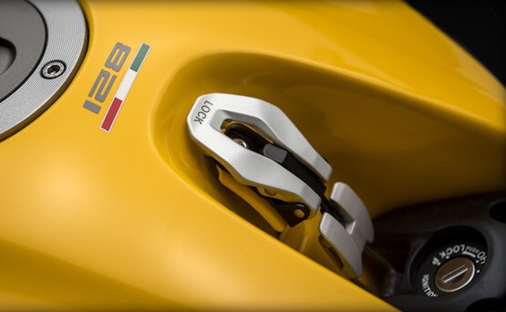 Ducati ने भारत में लॉन्च की ये धाकड़ बाइक, कीमत 9.51 लाख रुपये