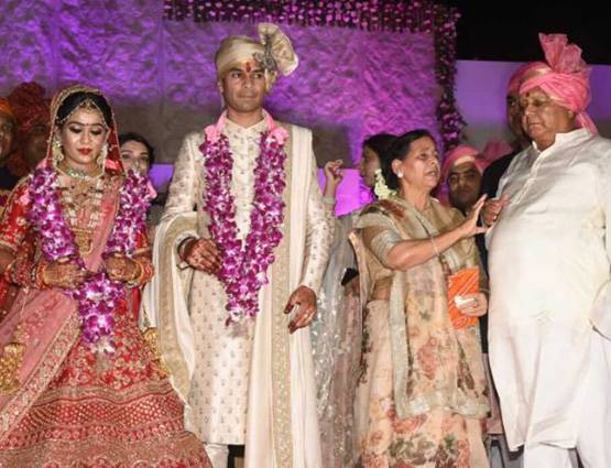 तेजप्रताप की शादी में खाने की लूट, कोल्‍डड्रिंक-आइसक्रीम पर टूटे लोग