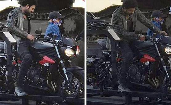 सुपरबाइक पर बैठे प्रभास का डैशिंग लुक, 'साहो' के सेट से फोटो लीक