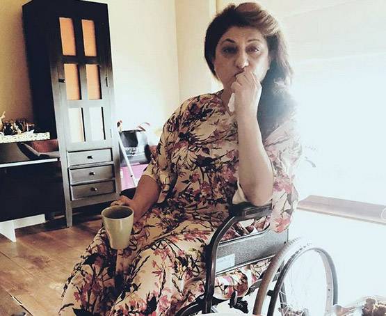 फराह की व्हीलचेयर पर हुमा, सानिया ने पूछा-ये सिंहासन है क्या?