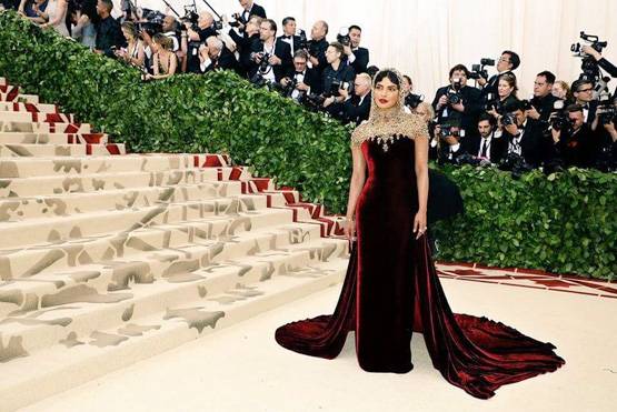 MET GALA: अपने पहनावे पर ट्रोल हुईं प्रियंका, तस्‍वीरें वायरल
