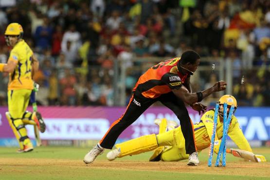 IPL: 18, 19, 20वें ओवर ने बदला पासा, विलेन से हीरो बना ये खिलाड़ी